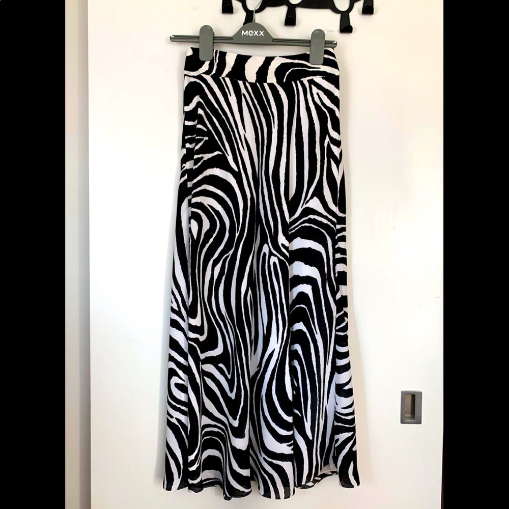 BNWOT Banana Republic Zebra Print Long Lined Skirt